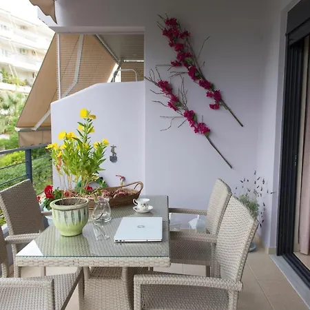 Destinesia Luxury Apt With Balcony, 1min From The Sea アパート クシロカストロ